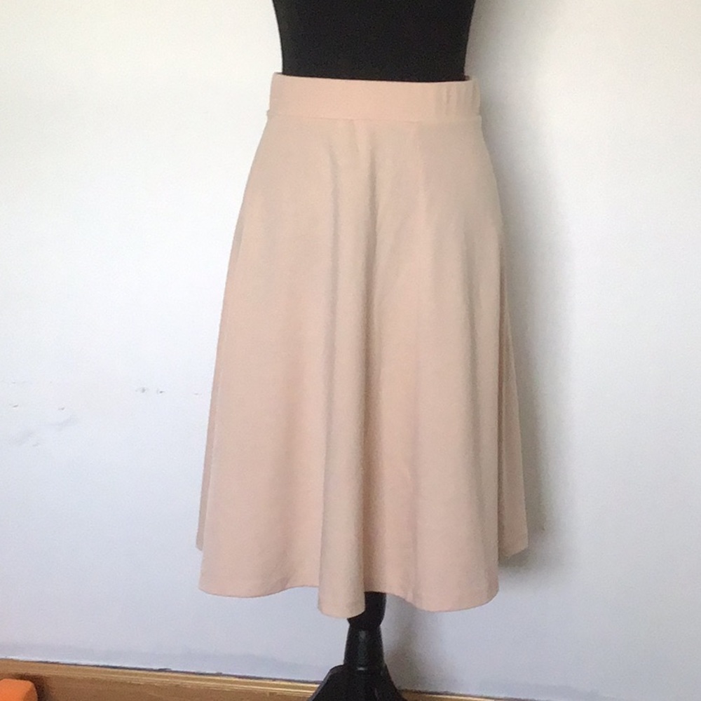 Feminine salmon color skirt